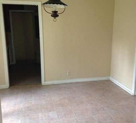 3rd image of 5916 Lexington Ave
