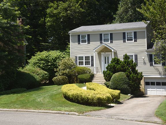 2nd image of 76 Greentree Dr