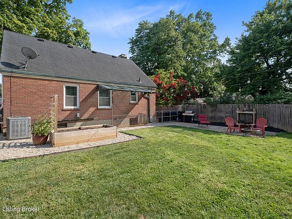 3rd image of 1403 Hess Ln