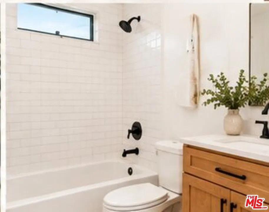 2 bed, 1.0 bath, $3,150 — Photo 4