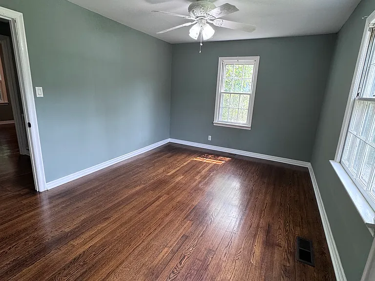 214 Randolph Ct — Photo 13