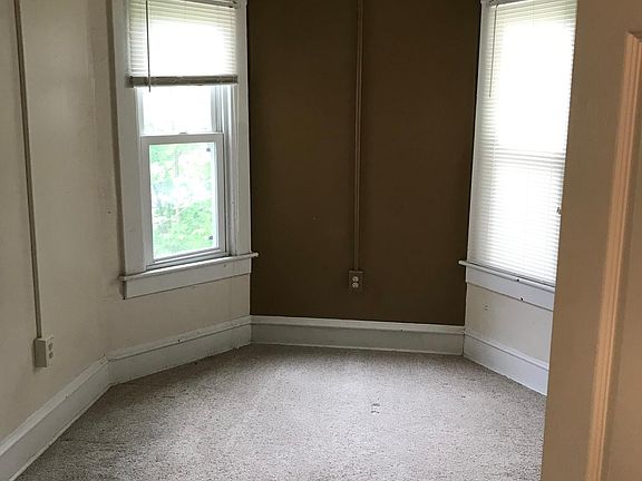 3rd image of 307 Walnut St APT 6