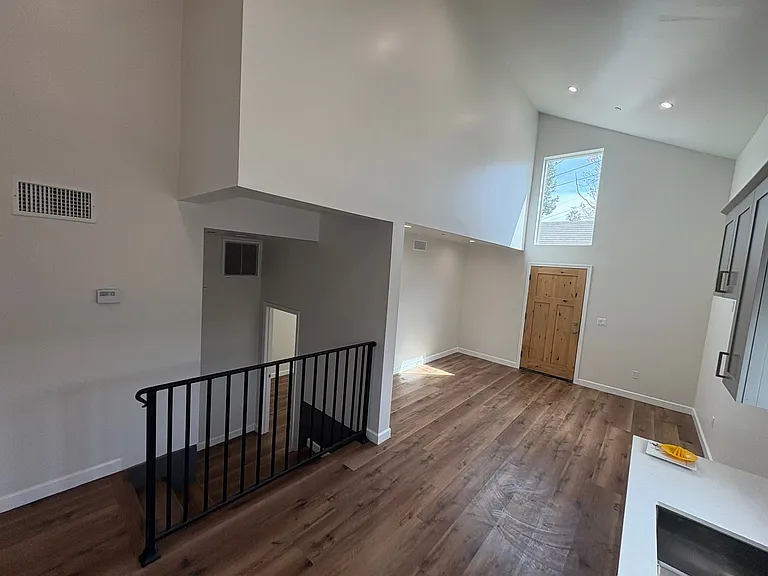 5507-5509 S Manhattan Pl — Photo 8