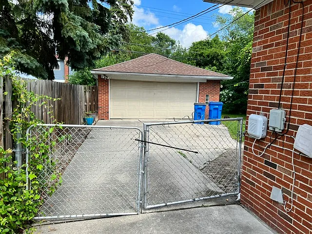 3 bed, 1107 sqft, $1,800 — Photo 2