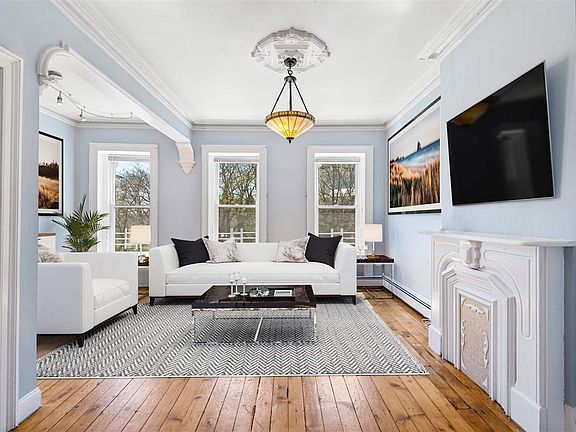 2nd image of 814 Grand St #2