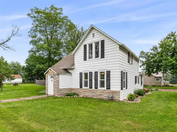 300 N 2nd Ave, Montrose, SD 57048