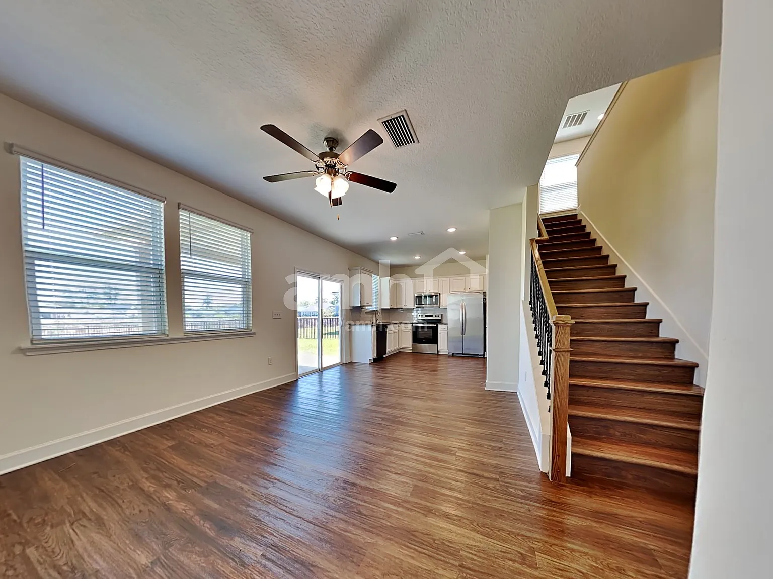 3 bed, 2.5 bath, 1420 sqft, $1,960 — Photo 4