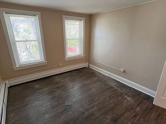 5th image of 611 Minor St