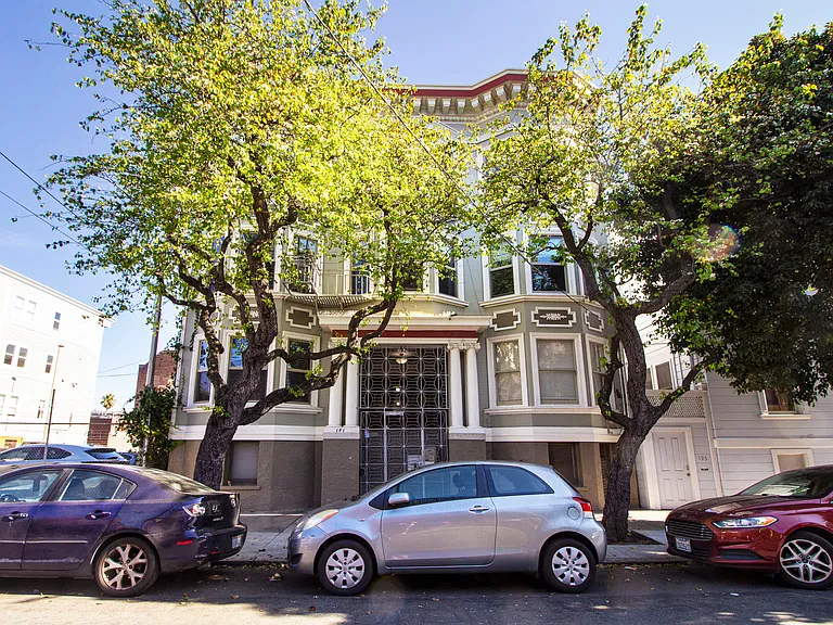 181 Bartlett — Photo 2