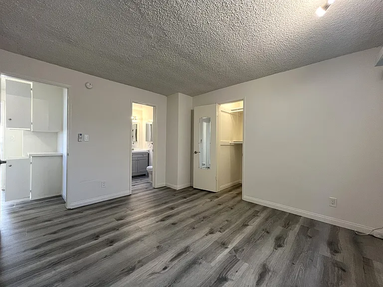 1706 Granville Ave #8B — Photo 18