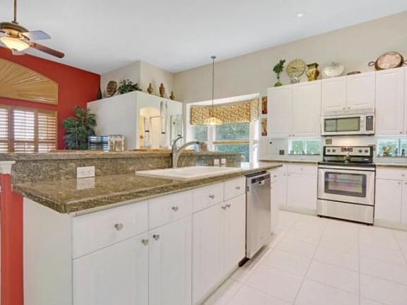 Kitchen with center island