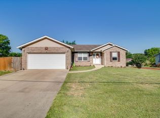 312 Maple Dr, Bethalto, IL 62010