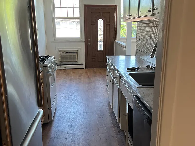 76 Coolidge St — Photo 8