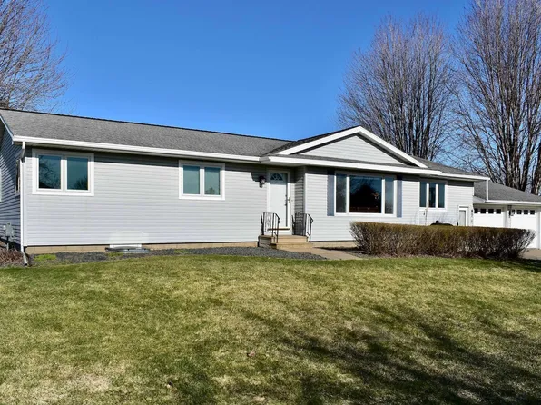 87 Chapel Dr, Altura, MN 55910
