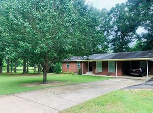 62 Whippoorwill Dr, Laurel, MS 39443