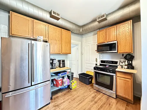1058 N Rockwell St Photo 1