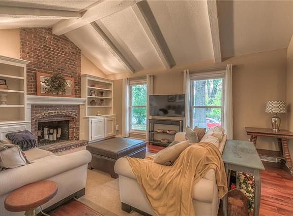 5th image of 8442 Valley View Dr