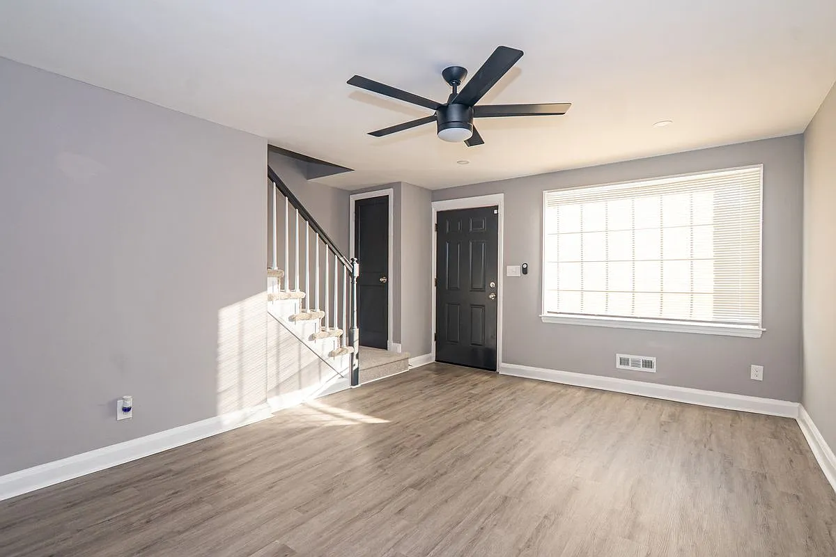 3 bed, 2.0 bath, 1536 sqft, $2,000 — Photo 4