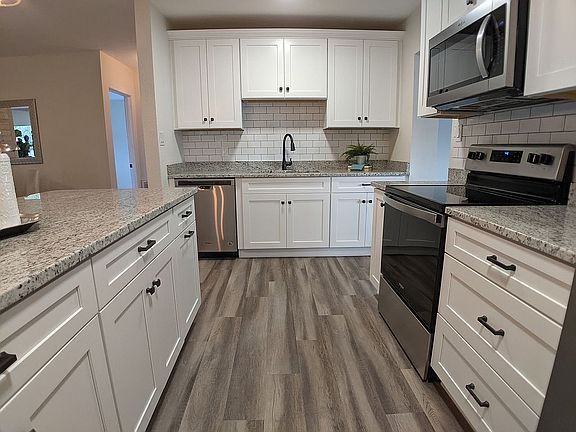 5th image of 730 Loquat Dr