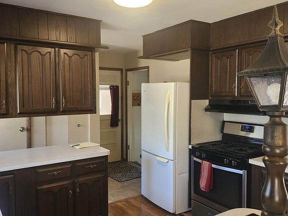 4th image of 3570 Hillcrest Dr