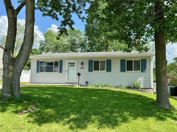 5210 Ville Maria Ln, Hazelwood, MO 63042