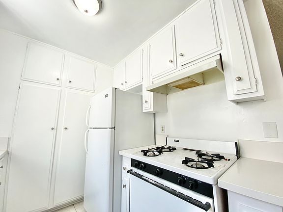 3rd image of 1229 12th St APT 10
