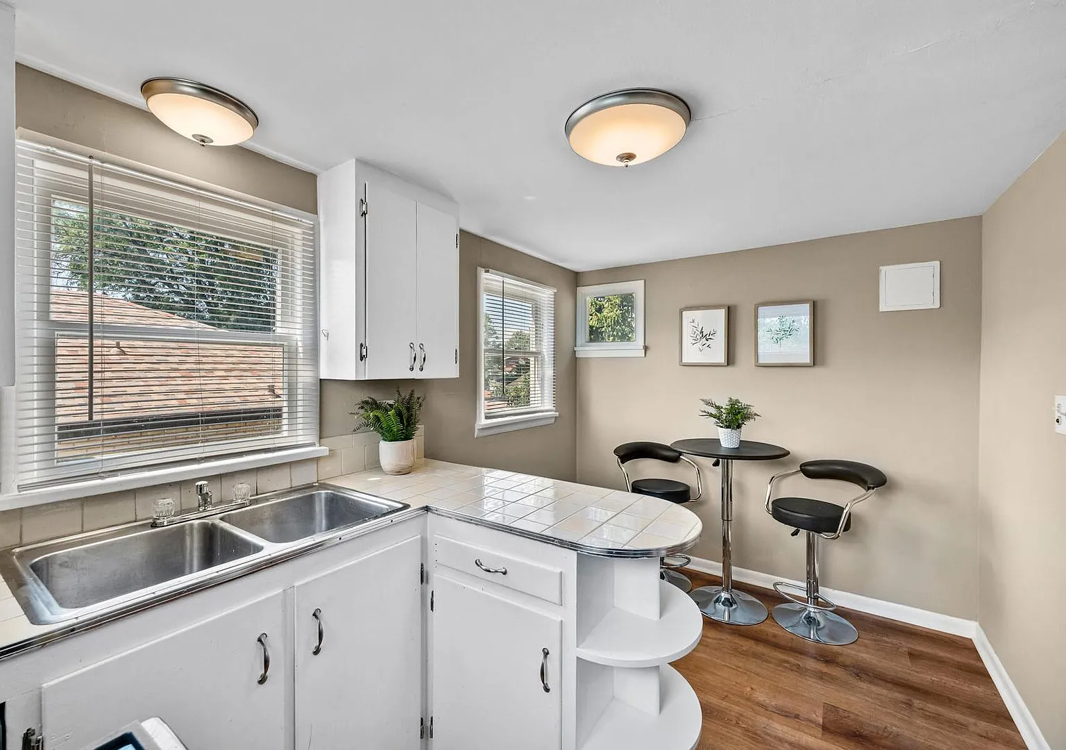 Spacious 2 Bedroom, 2 Bath in Lakewood! **Move-In Special** — Photo 1