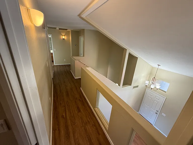 1457 E 10th Pl — Photo 24