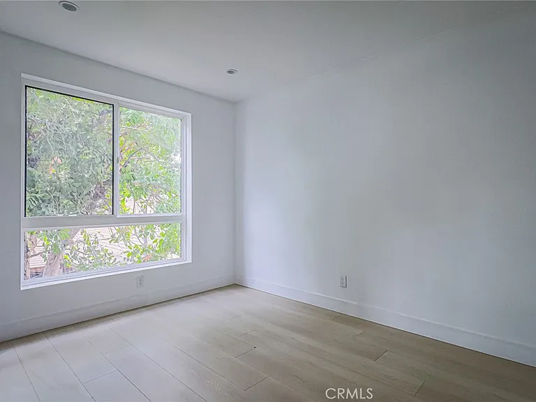 11810 Gilmore St — Photo 16