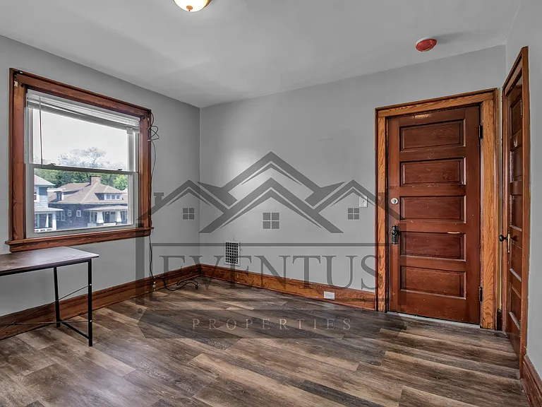 153 Winspear Ave #2 — Photo 6