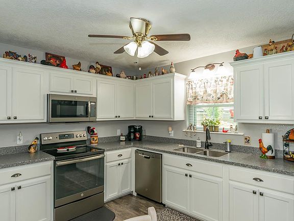 5th image of 455 Lexington Dr