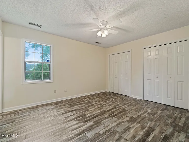 502 Nutfield Dr — Photo 8
