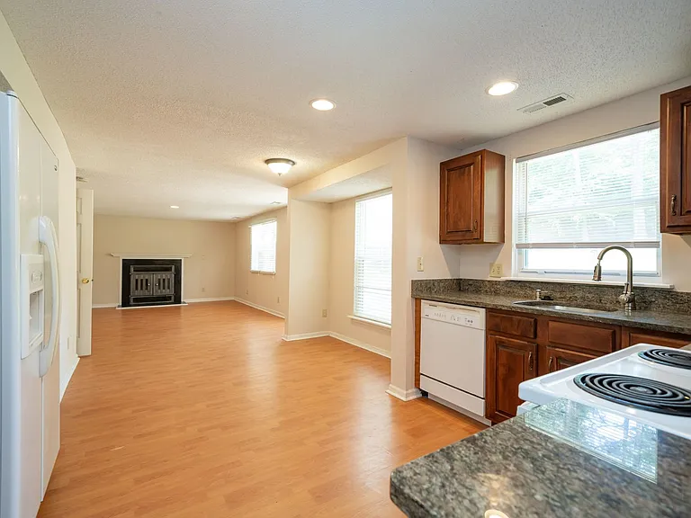 5520 Lacy Rd — Photo 9