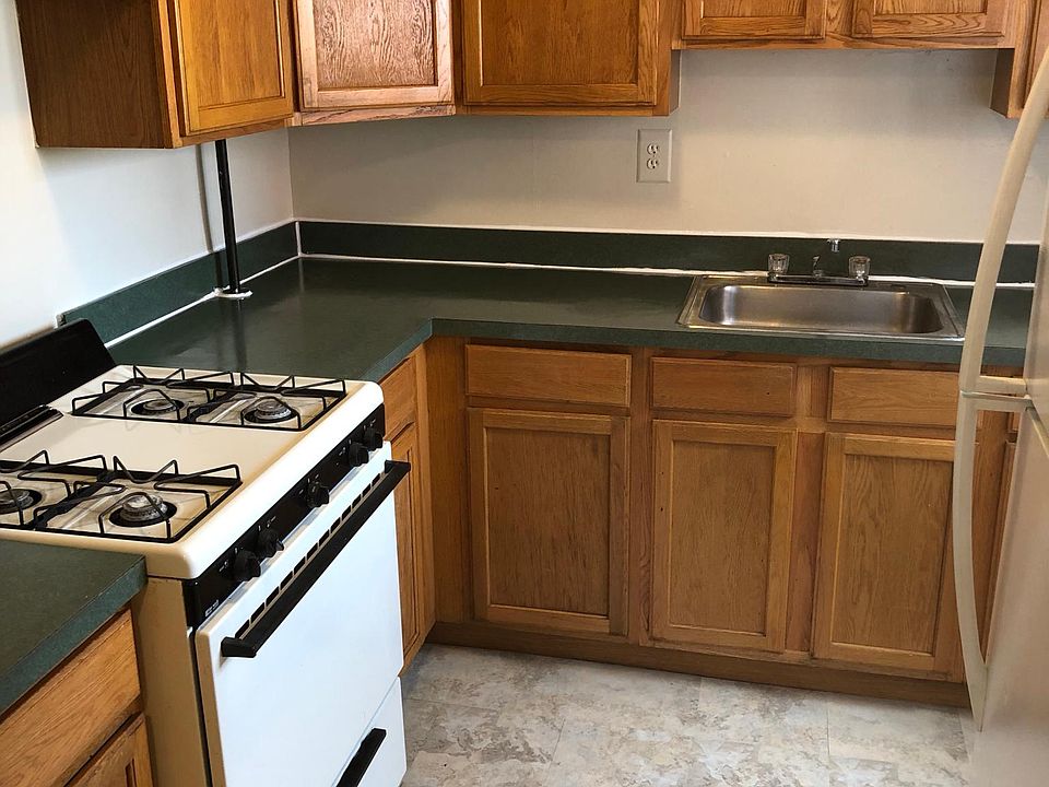 2nd image of 4006 Glengyle Ave APT C