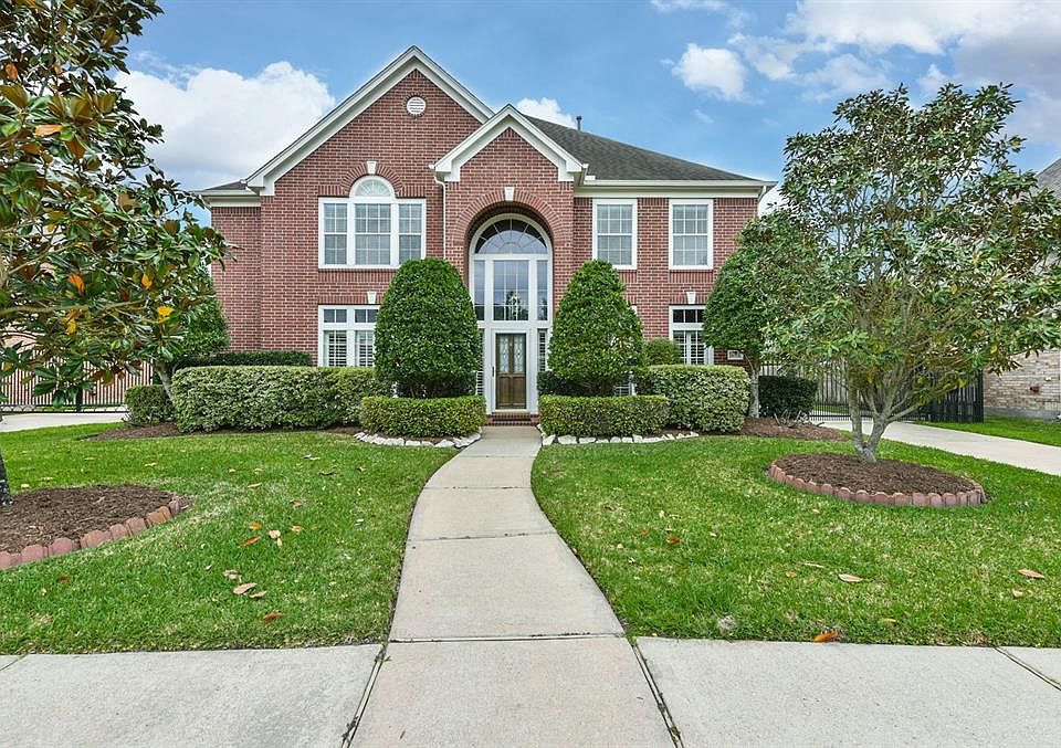 1st image of 3015 Lakehill Dr