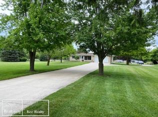 73550 McKay Rd, Romeo, MI 48065