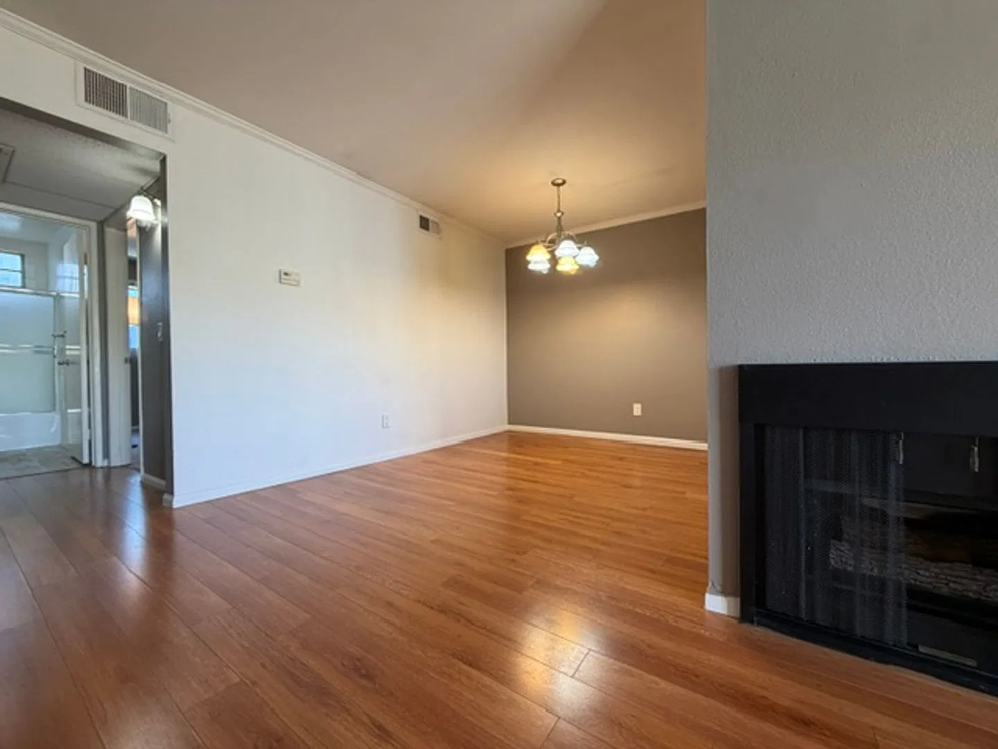 10825 Blix Street (9905) — Photo 4