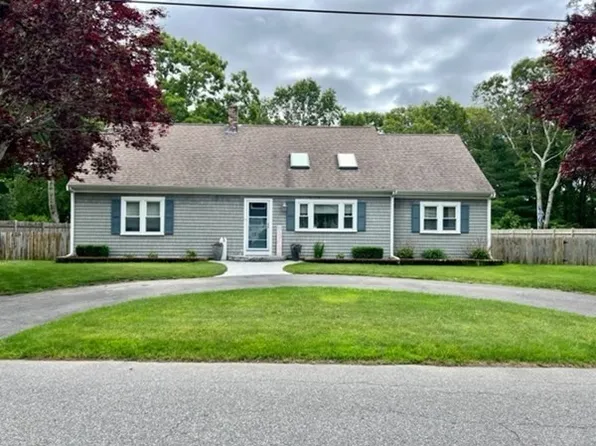 130 Longview Dr, Barnstable, MA 02630