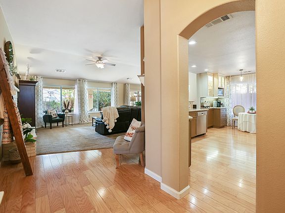 5th image of 5703 W Sunnyside Dr