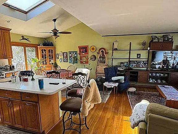 4th image of 14 Dedham Pl