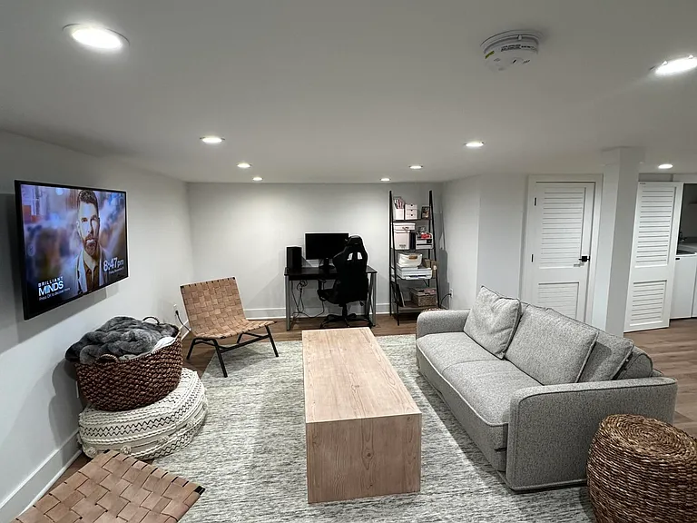 411 Sylvania Ave — Photo 27