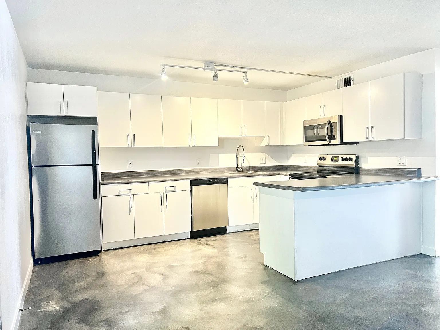 15 Melrose — Photo 3