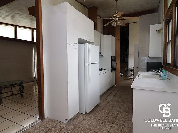 3rd image of 1210 N Belmont Pl
