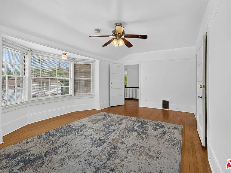 2215 W 21st St — Photo 44