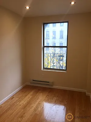 Rented by Your Vanity Realty | media 23