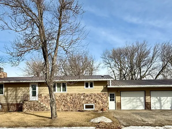 404 E 5th Ave, Edmore, ND 58330