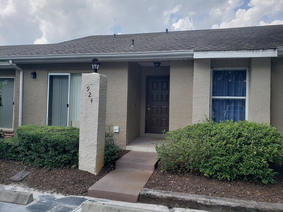 1st image of 924 Pebble Creek Cir
