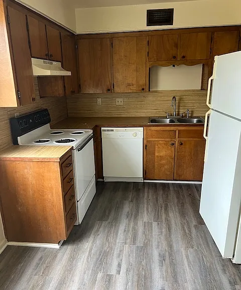 208 Veterans Ave — Photo 3