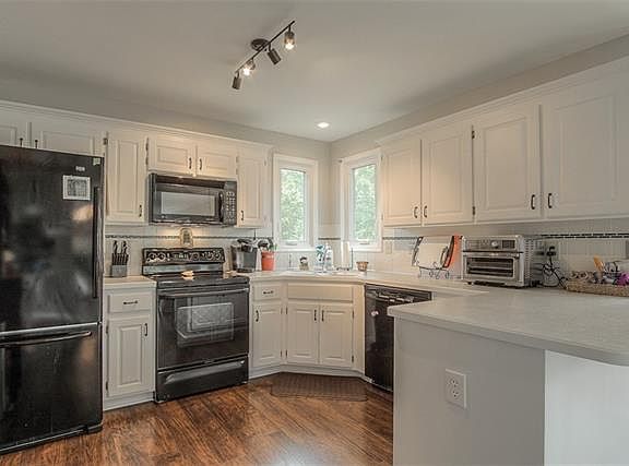4th image of 12733 Benson St