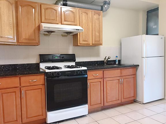 4th image of 267 Goettingen St